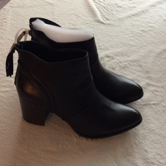 ✅HOST Pick✅ CL by Laundry Boots, Size 11, NWT - Picture 2 of 7